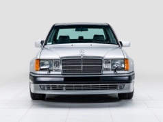 Mercedes 500E z garażu Seinfelda bije rekord. To więcej niż zwykły youngtimer