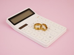 Dawid Bartłomiej Karolak: Czy małżeństwo to umowa, którą możemy wycenić?