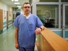 Komornicy, długi i zamknięte oddziały. Dyrektor szpitala opowiada, jak walczy o każdy dzień