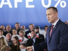 Nowy sondaż w sprawie SAFE. Polacy mocno podzieleni po decyzji prezydenta