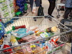 Promocje przed Wielkanocą. Duże obniżki w Lidlu i Biedronce mało realne