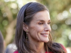 Królowa Letizia w tej samej sukience, co rok temu. Efekt? Zachwycający