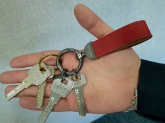 Koniec z 3-letnim czekaniem na odzyskanie własnego mieszkania. Może uda się też odciąć dzikim lokatorom media