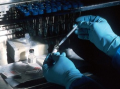 Pacjent z wynikami badań i bez wizyty u specjalisty. Co robić, gdy termin jest odległy