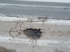 Rosną ceny ropy, a wraz z nimi ceny asfaltu. Utrzymanie dróg w Tarnowie może być droższe niż zazwyczaj