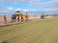 Wypadek na drodze powiatowej. Wezwano śmigłowce LPR