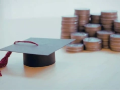 Uczelnie działały nielegalnie. Muszą oddać pieniądze studentom. UOKiK dokłada prawie 3 mln zł kary