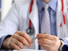 Pensje lekarzy i pielęgniarek wzrosną od lipca. Resort zdrowia podał kwoty