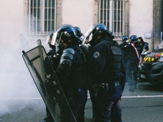 Alarmy bombowe w  szkołach i przedszkolach. Co każdy rodzic powinien wiedzieć?