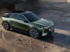 DS N°7 jest jeszcze odważniejszy od poprzednika. Francuski SUV premium w nowoczesnym wydaniu