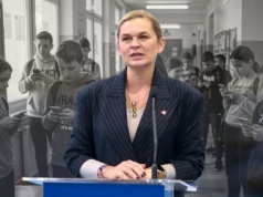 Zakaz telefonów w szkołach. Po słowach Nowackiej rodzice i nauczyciele zaklaszczą