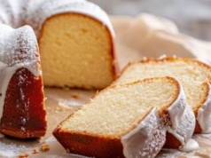 Ta babka pachnie w całym domu i jest mięciutka jak obłoczek. Nie wysycha nawet przez kilka dni