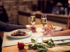 "Nie podobał mi się? On mnie wręcz odrzucał". Aldona umawia się na randki tylko po to, by najeść się za darmo