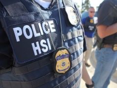 ICE zatrzymało mężczyznę podejrzanego o śmiertelne potrącenie policjanta w Teksasie