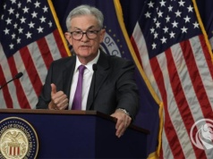 Fed utrzymuje stopy bez zmian, Powell sygnalizuje ostrożność. Dolar w górę, Wall Street pod presją