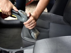 To nie fanaberia, a obowiązek. Kiedy prać tapicerkę auta i ile to naprawdę kosztuje?