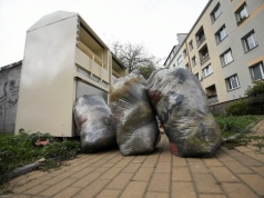 Zamiast na śmietnik, trafiają pod drzwi fundacji dla matek. "Chcą pomagać, ale zapominają o szacunku"
