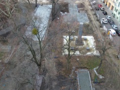 Pomnik na Placu Wolności nadal stoi. W zamiarach jednak nic się nie zmieniło