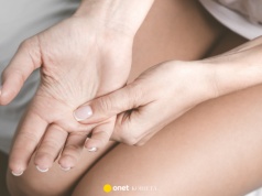 Bezwładna ręka po nocy? To może być syndrom sobotniej nocy