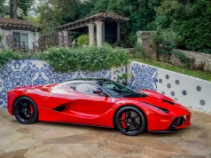 Ferrari LaFerrari z 2015 roku sprzedane za 5,23 mln dolarów. Wyjątkowy egzemplarz przejechał 4788 mil