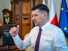 Pociągi, kanalizacje, schrony. Kolejne środki trafią do samorządów