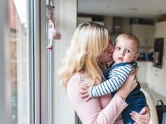 Mieszkają z dziadkami, a matka chce oddać dziecko do żłobka. "Myślałam, że to najlepsze rozwiązanie"