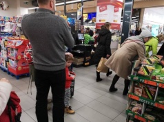 Drogie paliwa, drogie jedzenie, drogie święta. Polacy boją się, że wojna na Bliskim Wschodzie wywinduje ceny przed świętami