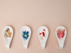 Trzy popularne suplementy, które mogą być bezużyteczne lub szkodliwe. Naukowcy ostrzegają: multiwitaminy, kolagen i detoksy wątroby to często strata pieniędzy.