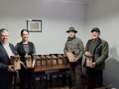 UG Słupca – Myśliwi przekazali budki lęgowe dla ptaków