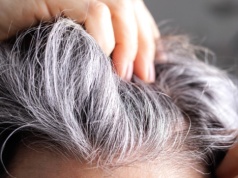 Ta fryzura postarza bardziej niż zmarszczki. Właśnie przez nią wyglądamy na zmęczone