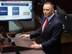 Polacy wskazali, która propozycja ws. SAFE jest lepsza. SONDAŻ