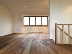 Drugie życie parkietu: Dlaczego renowacja opłaca się bardziej niż wymiana?