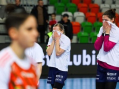 Ich koleżanka wygrała walkę o życie. Wzruszające sceny po meczu Piotrcovii