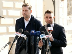 Jaki i Bocheński przyszli przed UW. Na chodniku odbyli debatę ze studentami. Doszło …