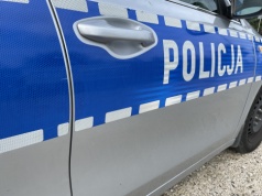 Trzy osoby trafiły do szpitala. Dwie toyoty zderzyły się na drodze wojewódzkiej