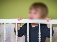 Powierzyła półtorarocznego synka opiekunce. Doszło do gwałtu. Zwyrodnialców było więcej. Ofiar też