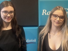 „Razem z nami, dziewczynami”. Uczennice ze Słupska tworzą przestrzeń do rozmowy o zdrowiu i potrzebach kobiet