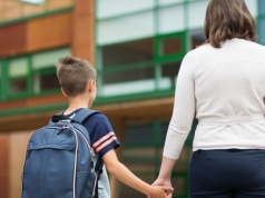 Jak uniknąć nadmiernej kontroli? Siedem błędów matek