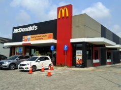 McDonald's na ławie oskarżonych. Wśród zarzutów m.in. wrogie środowisko pracy