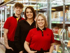 Biedronka zaostrza kurs wobec kosztów pracy. Co to oznacza dla pensji pracowników?