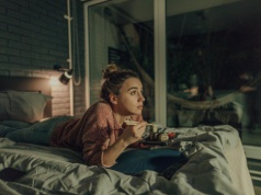 Kardiolog: 7 rzeczy, których nigdy nie robię po 19:00 – po 20 latach leczenia zawałów wiem, co niszczy serce