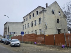 Najpierw płonęła, później chciano ją wyburzyć.  Zabytkowa kamienica przy al. Warszawskiej 35 odżyje?