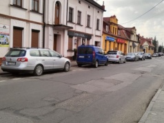 Problem z miejscami parkingowymi w Rzgowie. „Parkowanie w centrum to jest makabra”
