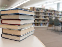 Jakie książki warto przeczytać przed maturą? Lektury nie tylko z kanonu