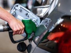 Rekordowe ceny paliw. Kolejny kraj wprowadza dopłaty do benzyny
