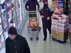Złodzieje w supermarkecie. Kryminalni z Ciechanowa poszukują trzech mężczyzn