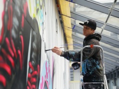 Graffiti towarzyszy nowej wystawie