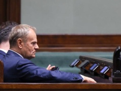 Tak Donald Tusk chroni swoich