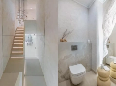 Lustro w nowoczesnym wnętrzu. Nie trik, lecz narzędzie architekta