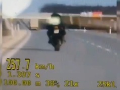 Ponad 250 km/h na autostradzie. Motocyklista bez uprawnień zatrzymany